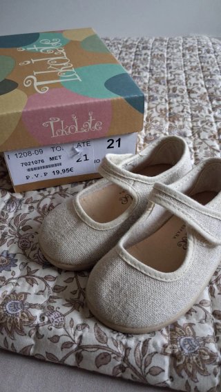 Merceditas beige niña
