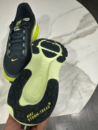 Nike Vomero Negro y Verde