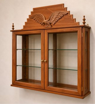 Vitrina de madera con luz