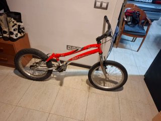 Bici Trial Monty 218 Kamel Roja de segunda mano por 140 EUR en