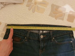 Pantalón vaquero tiro bajo MANGO azul oscuro