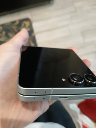 Samsung Galaxy Z Flip 7