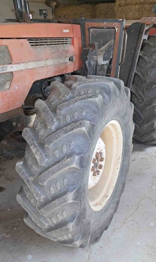 Tractor Same Explorer 80 con pala El Leon y cazo.