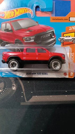 Hot Wheels 2020 RAM 1500 Rebel Rojo