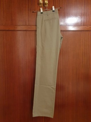 Pantalón de tela tiro bajo MANGO verde militar