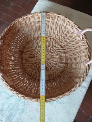 Cesto in vimini con manici