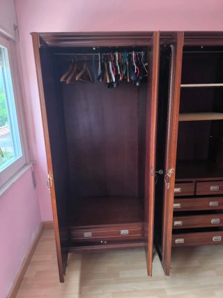 Armario antiguo de madera 6 puertas