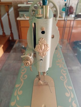 Máquina de coser Singer con mesa