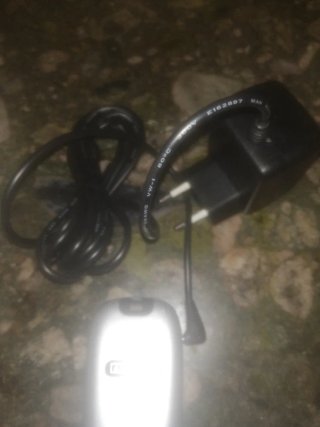 Móvil Alcatel azul y plata