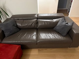 Divano letto in pelle con pouf