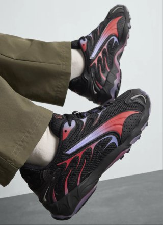 Zapatillas Deportivas Puma Inhale Negras y Rojas.