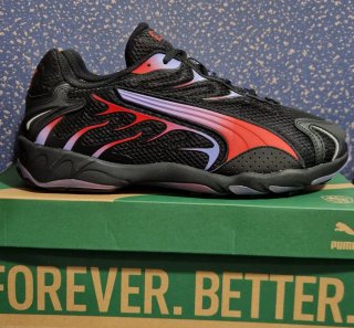 Zapatillas Deportivas Puma Inhale Negras y Rojas.