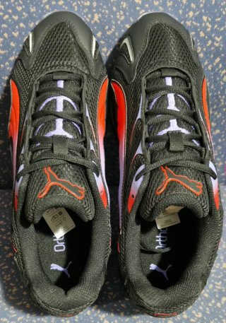 Zapatillas Deportivas Puma Inhale Negras y Rojas.