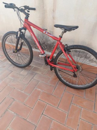 Bicicleta de Montaña Roja