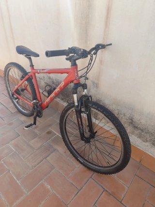 Bicicleta de Montaña Roja