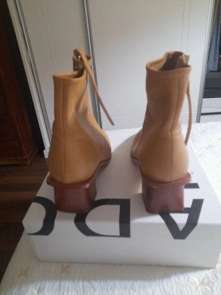 Elegantes botines color vainilla