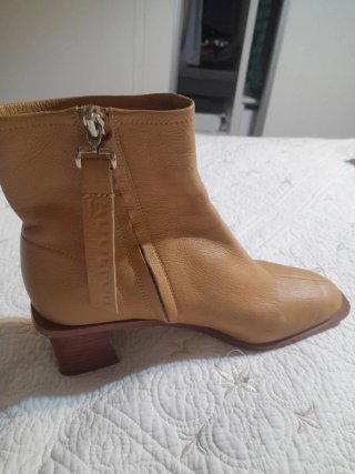 Elegantes botines color vainilla