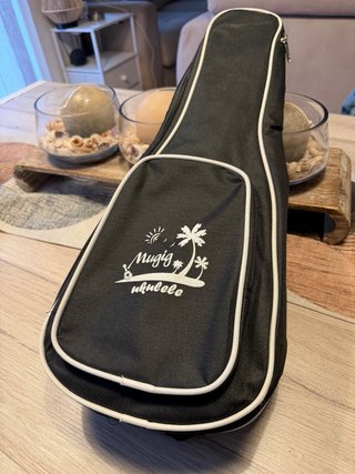 Ukelele Bbw con funda