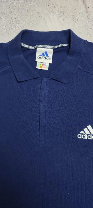 Polo Adidas 90s logos y franjas bordadas Talla L