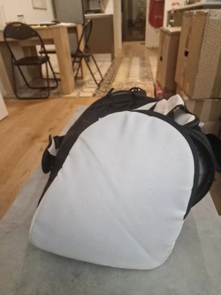 Bolsa deportiva Skechers negra y blanca