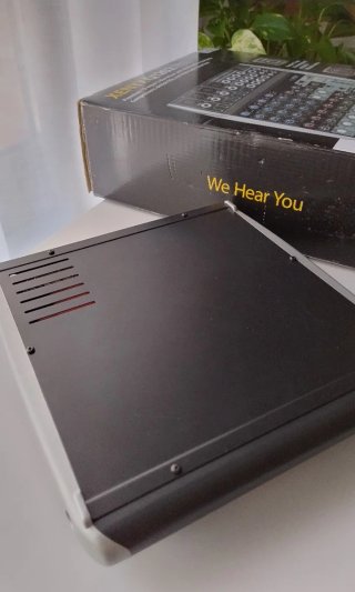 Behringer Xenyx Q1202USB Mezcladora Caja+Cables