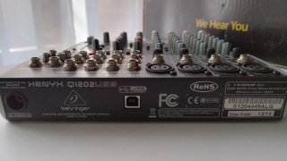 Behringer Xenyx Q1202USB Mezcladora Caja+Cables