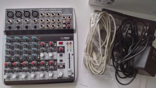 Behringer Xenyx Q1202USB Mezcladora Caja+Cables