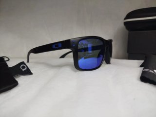Gafas Oakley Holbrook Negras y Azules polarizadas