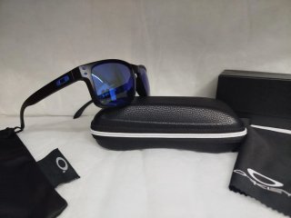 Gafas Oakley Holbrook Negras y Azules polarizadas