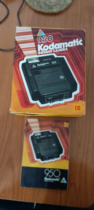 Cámara Kodamatic 950 (1980) con caja y manual