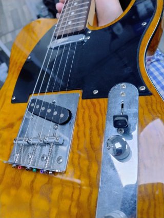 Guitarra Eléctrica Musikus Color Miel
