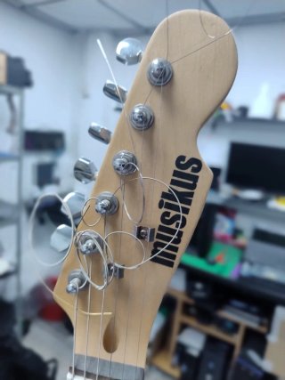Guitarra Eléctrica Musikus Color Miel