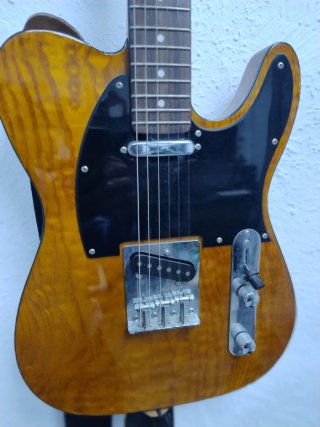 Guitarra Eléctrica Musikus Color Miel