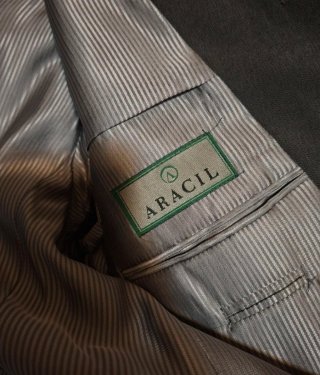 Traje gris