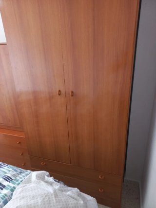 Armario de madera 2 puertas, dos cajones y altillo