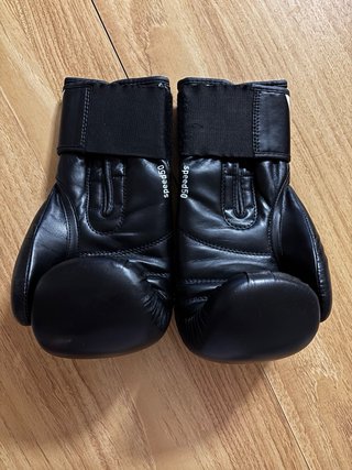 Guantes de boxeo Adidas negros