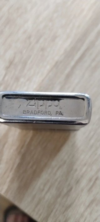 Mechero Zippo.Con la insignia del AT.de Madrid