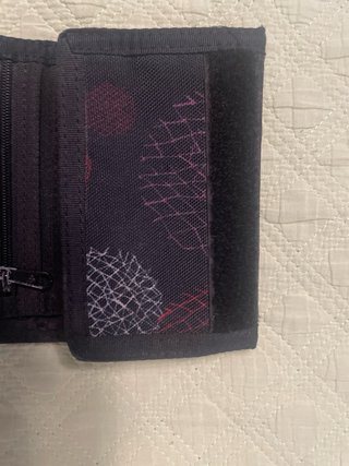 Cartera Roxy Negra con Diseño Rosa