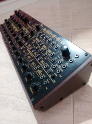Behringer K-2 Sintetizador Analógico Modular