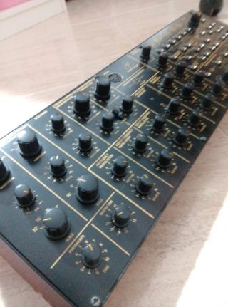 Behringer K-2 Sintetizador Analógico Modular