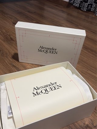 Tênis Alexander McQueen Branco e Preto
