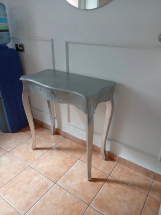 Mesita de madera estilo vintage