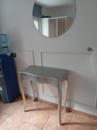 Mesita de madera estilo vintage
