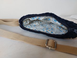 Bolso crochet beige y azul marino