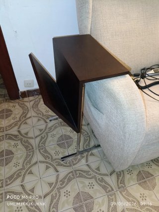 Butaca de tela beige  con mando y motor
