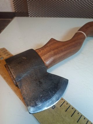 Hacha pequeña de mano