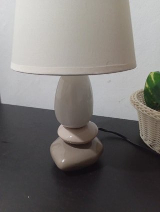 Lámpara auxiliar diseño piedras beige