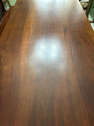 Mesa de nogal macizo hecha a medida