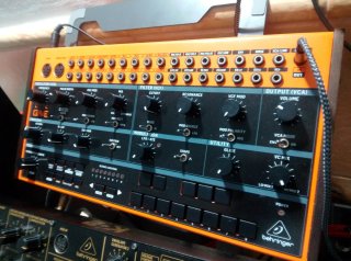 Behringer Crave Sintetizador Analógico