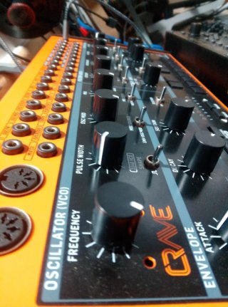 Behringer Crave Sintetizador Analógico